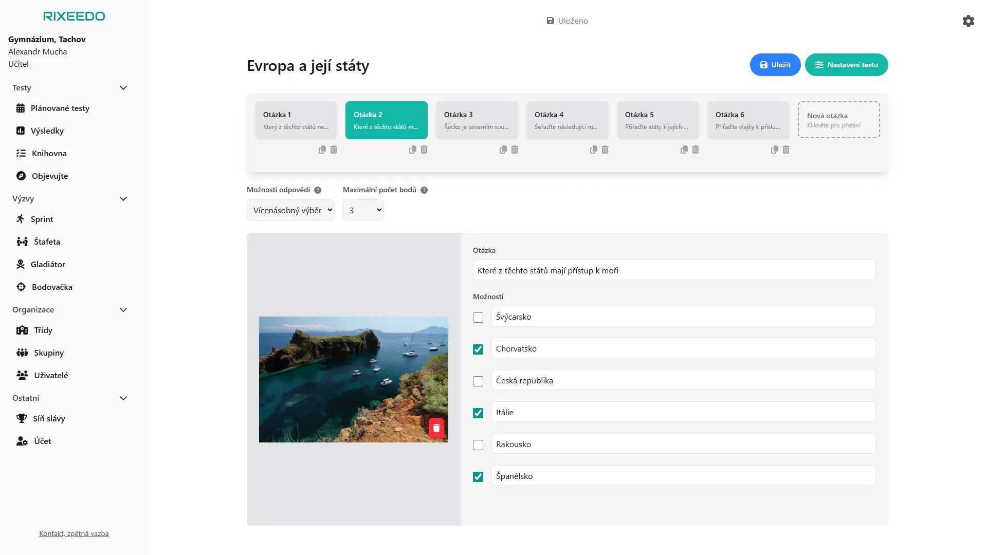 Editor testu s otevřenou otázkou typu kvíz a zobrazenými možnostmi odpovědí